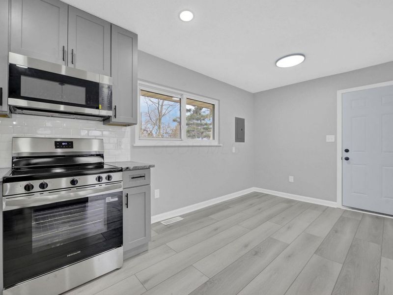 3333 Latonia Court, Columbus, OH 43232 Photo 11