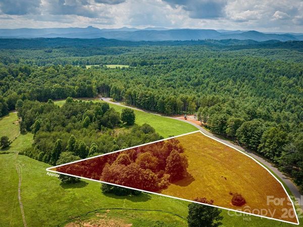 2071 Thoroughbred Way, Lenoir, NC 28645