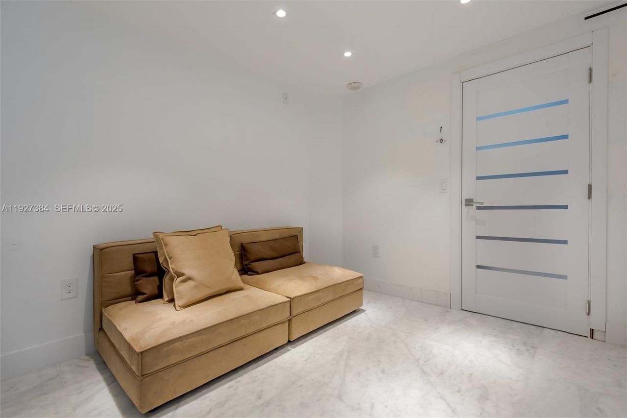 6423 Collins Ave, Unit 304, Miami Beach, FL 33141 Photo