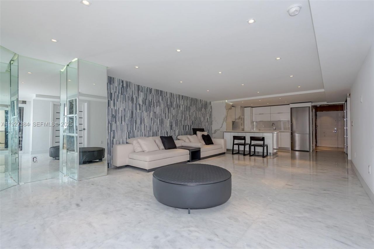 6423 Collins Ave, Unit 304, Miami Beach, FL 33141 Photo