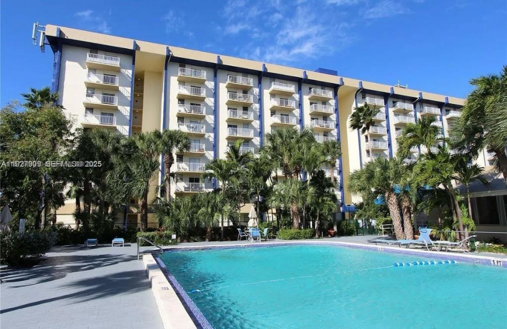 4550 NW 9th St, Unit 214E, Miami, FL 33126 Photo