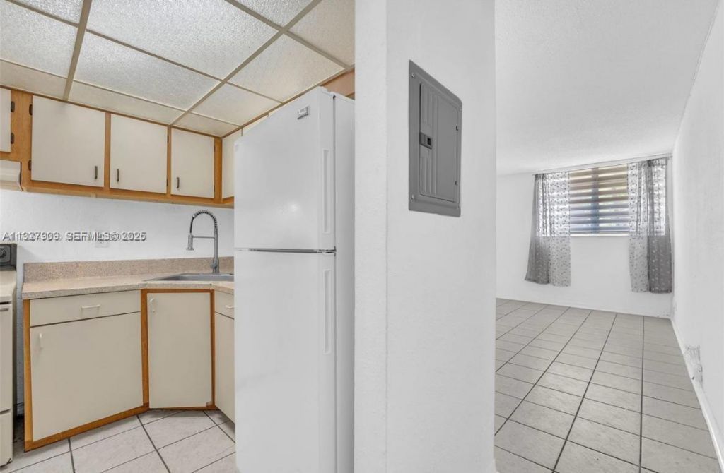 4550 NW 9th St, Unit 214E, Miami, FL 33126 Photo