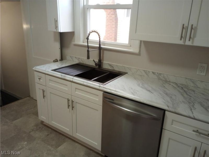 445 Beechwood Drive, Akron, OH 44320 Photo 10