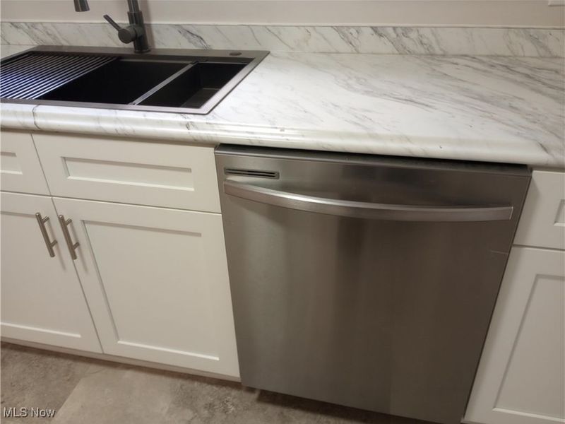 445 Beechwood Drive, Akron, OH 44320 Photo 16