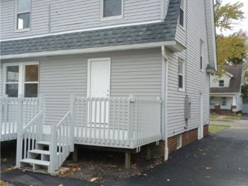 445 Beechwood Drive, Akron, OH 44320 Photo 3