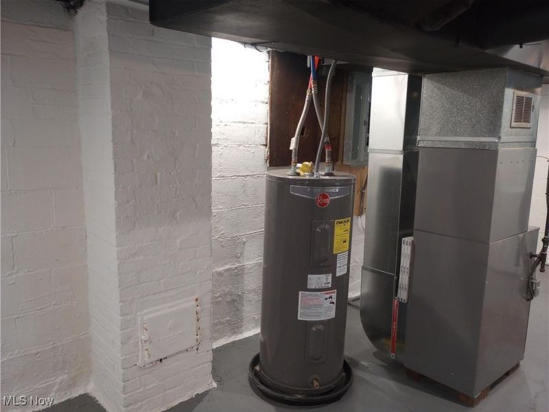 445 Beechwood Drive, Akron, OH 44320 Photo 35