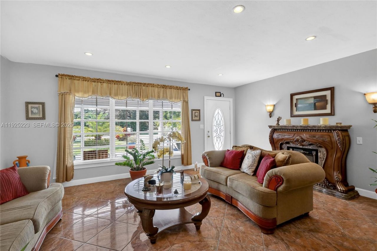 341 S Biscayne River Dr, Miami, FL 33169 Photo