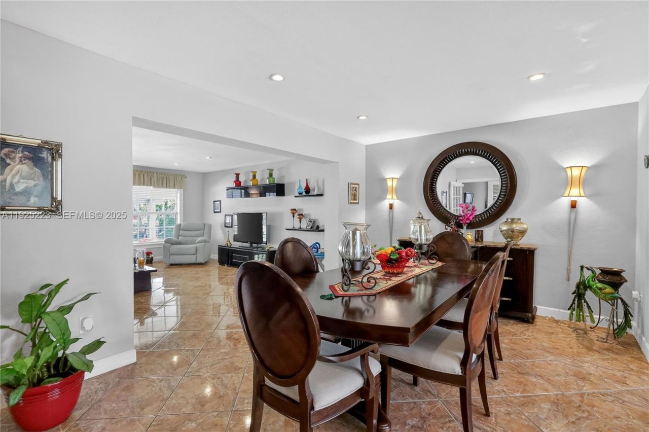 341 S Biscayne River Dr, Miami, FL 33169 Photo