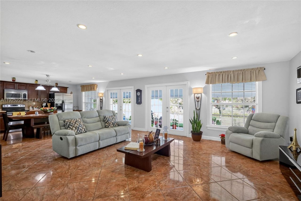 341 S Biscayne River Dr, Miami, FL 33169 Photo