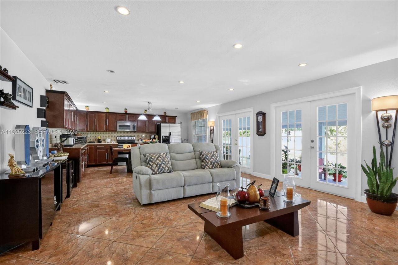 341 S Biscayne River Dr, Miami, FL 33169 Photo