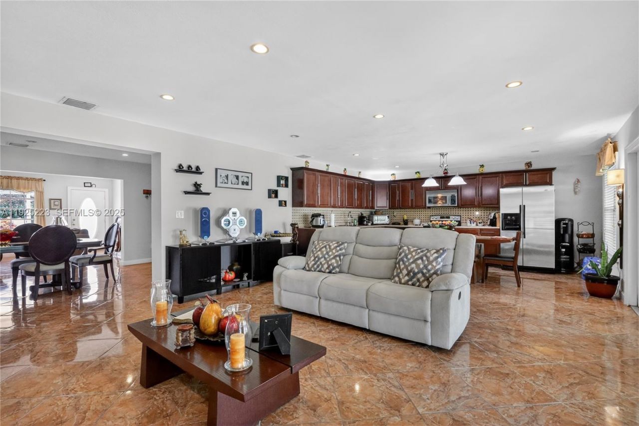 341 S Biscayne River Dr, Miami, FL 33169 Photo