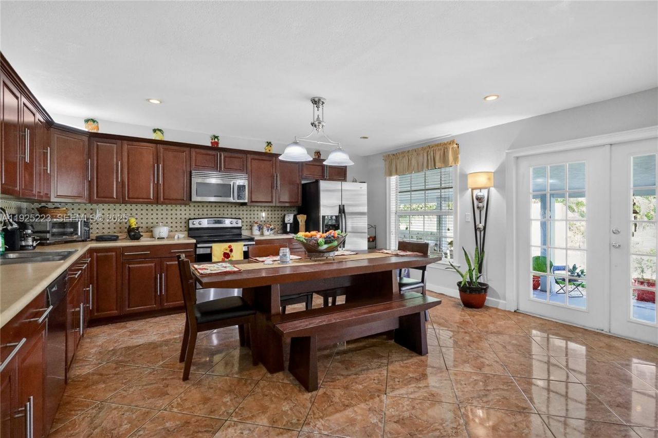 341 S Biscayne River Dr, Miami, FL 33169 Photo