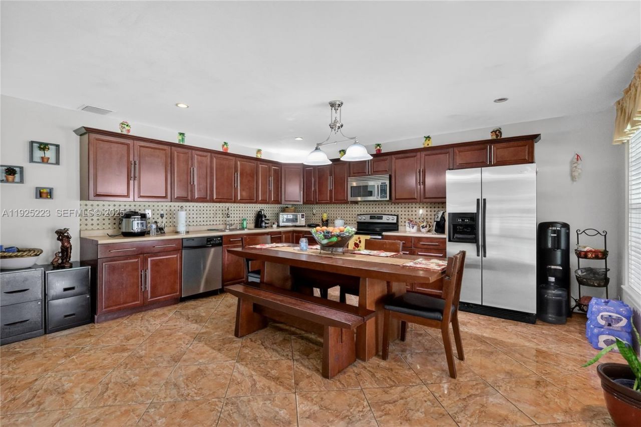 341 S Biscayne River Dr, Miami, FL 33169 Photo