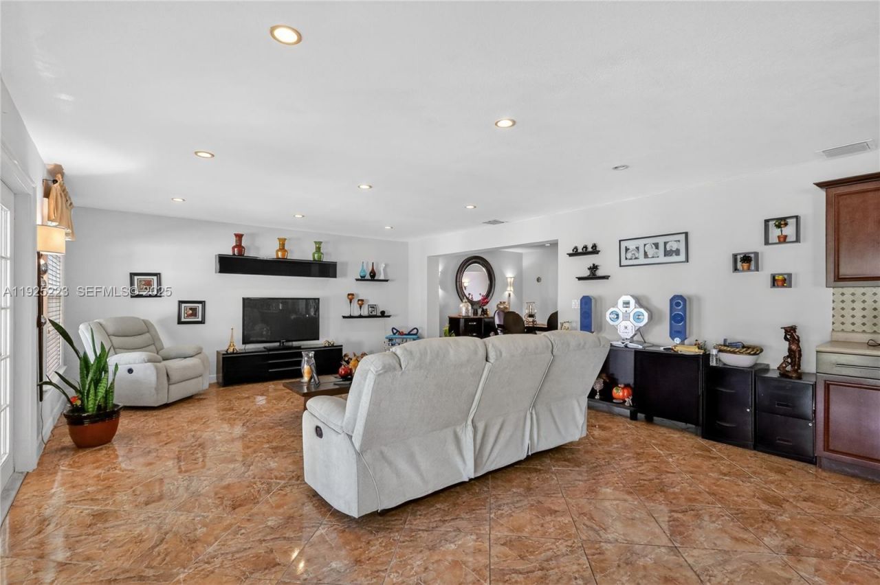 341 S Biscayne River Dr, Miami, FL 33169 Photo