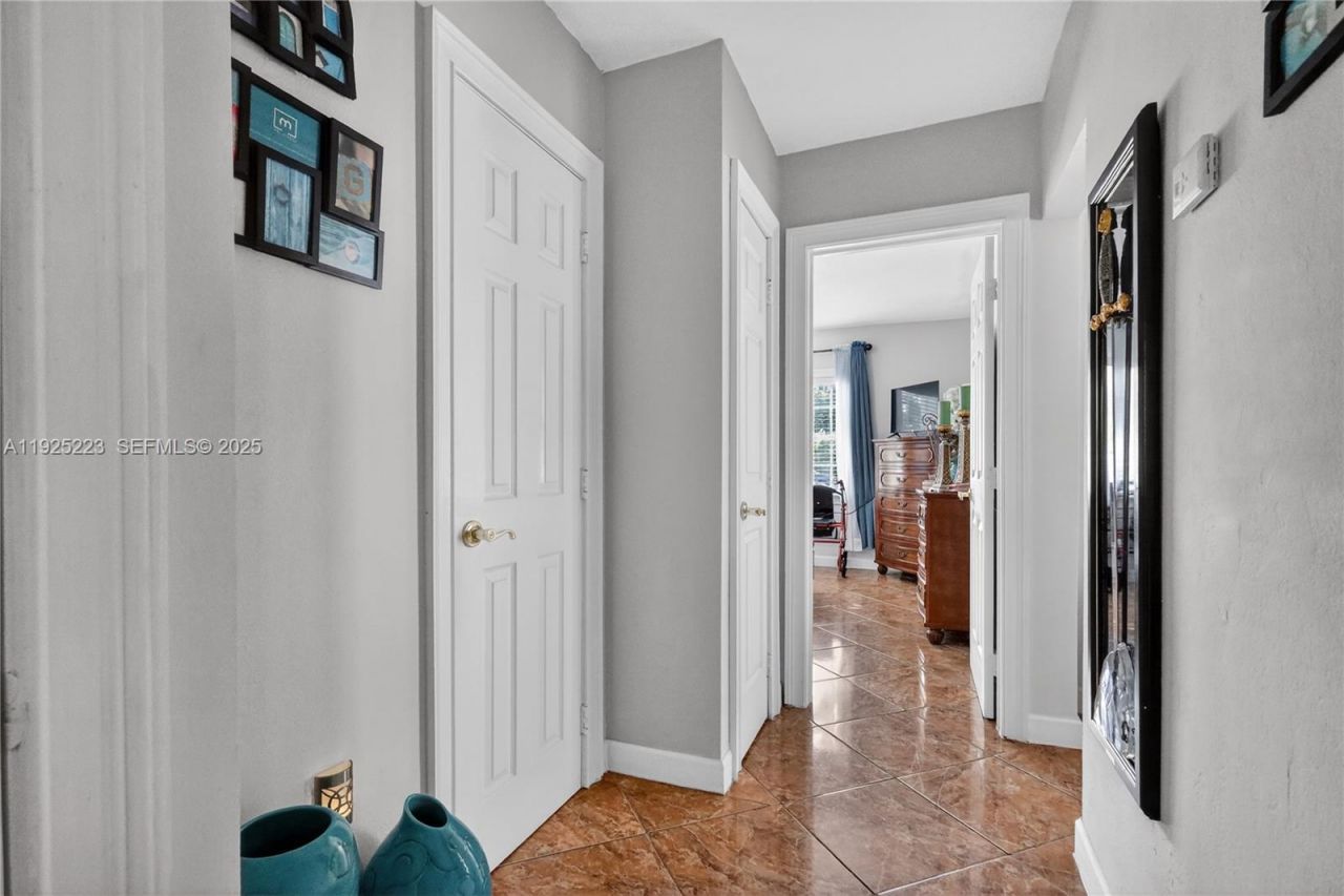 341 S Biscayne River Dr, Miami, FL 33169 Photo