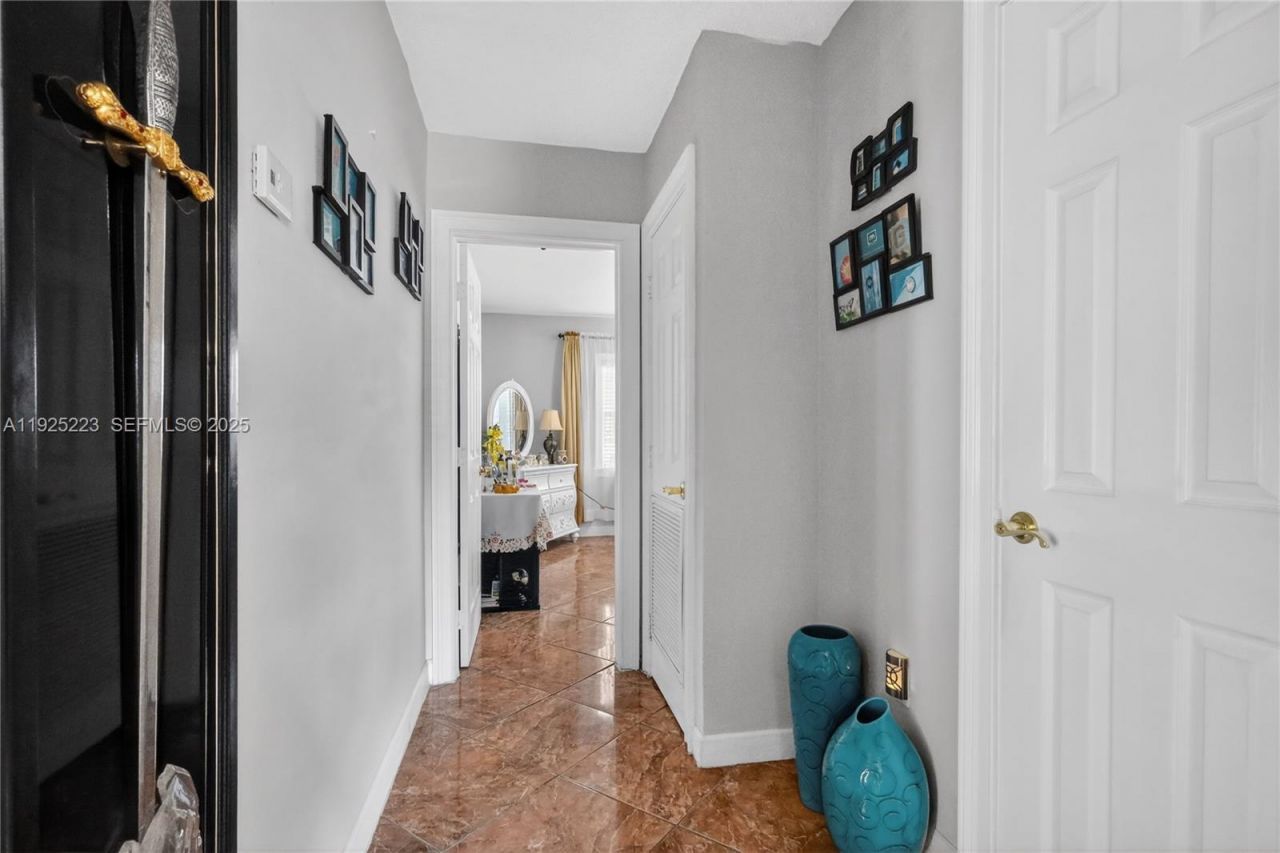 341 S Biscayne River Dr, Miami, FL 33169 Photo