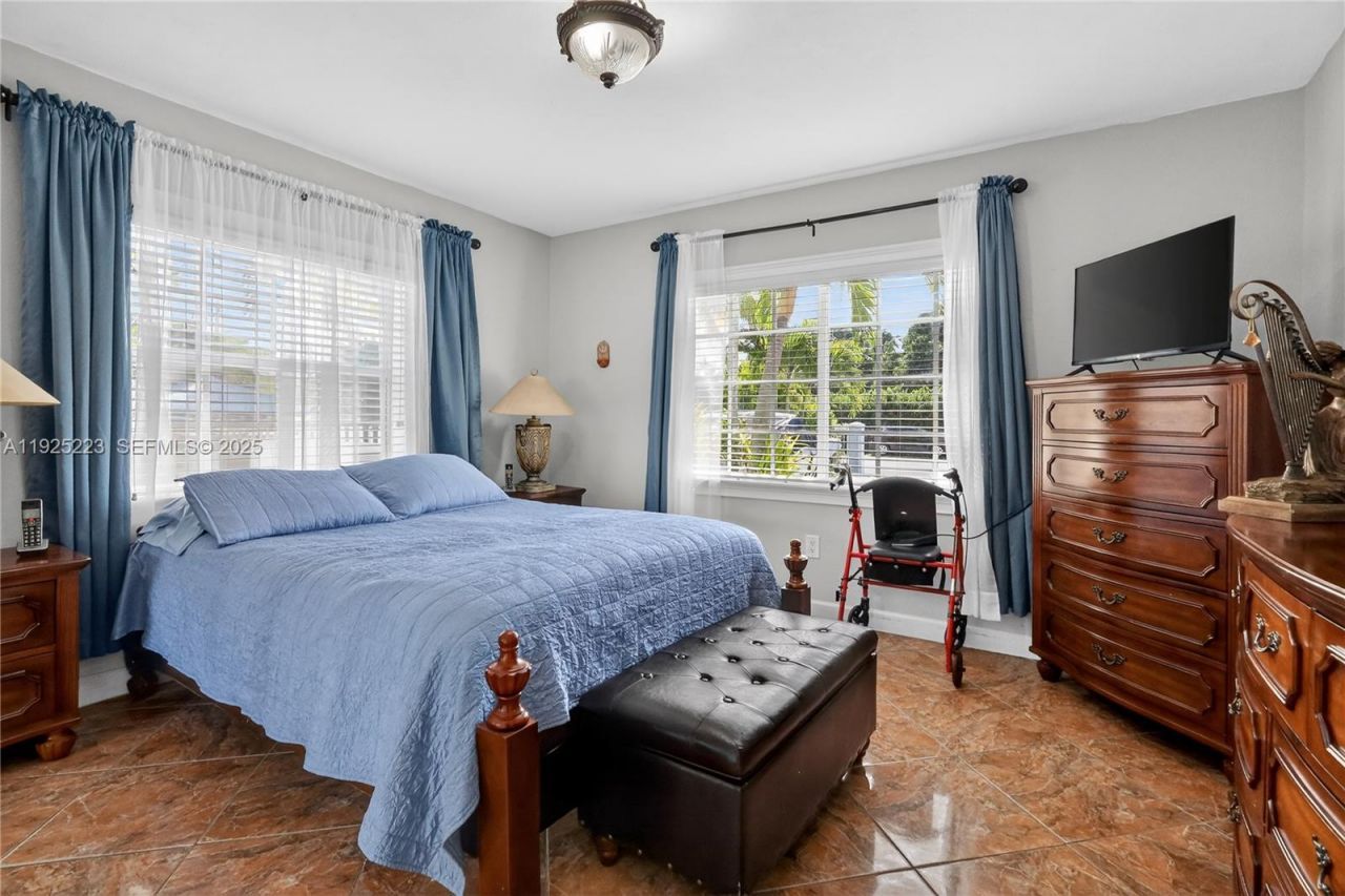 341 S Biscayne River Dr, Miami, FL 33169 Photo