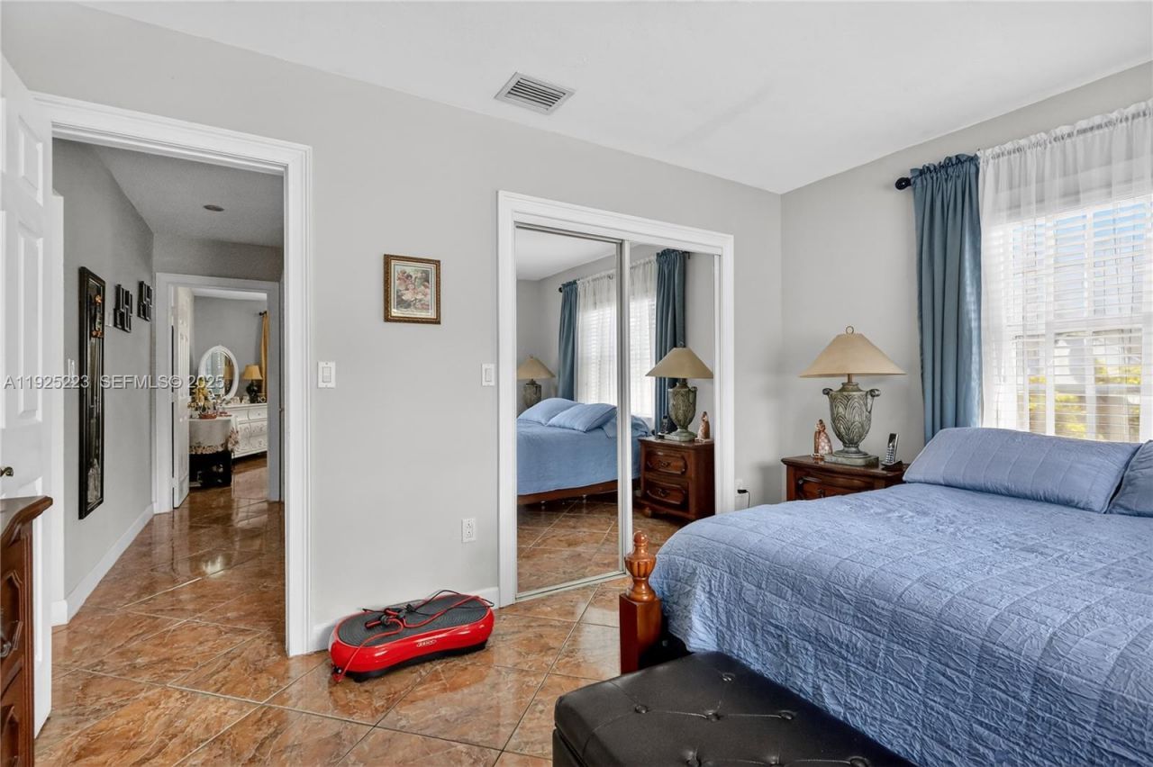 341 S Biscayne River Dr, Miami, FL 33169 Photo