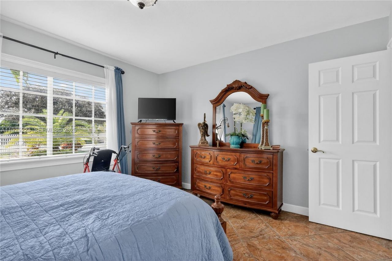 341 S Biscayne River Dr, Miami, FL 33169 Photo