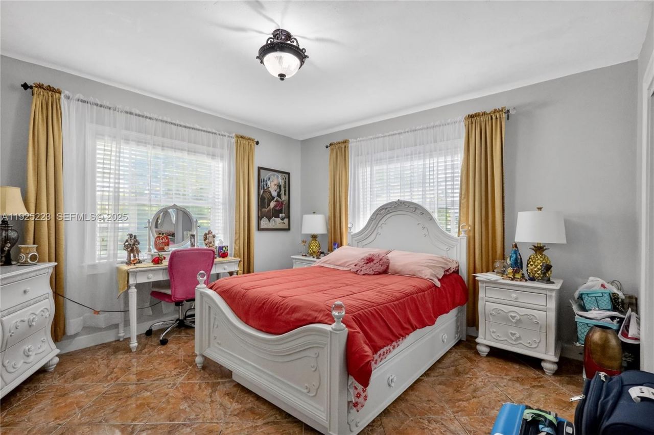 341 S Biscayne River Dr, Miami, FL 33169 Photo