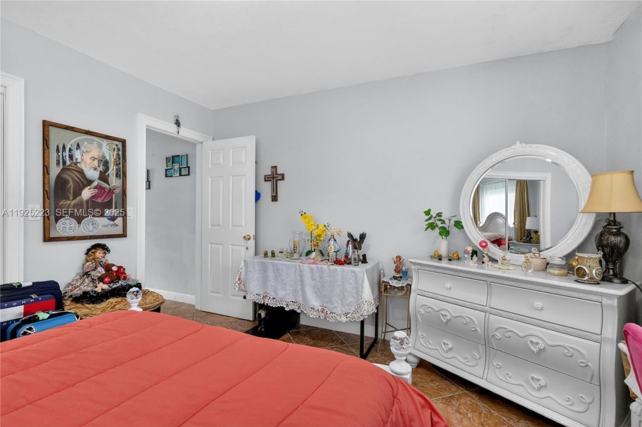 341 S Biscayne River Dr, Miami, FL 33169 Photo