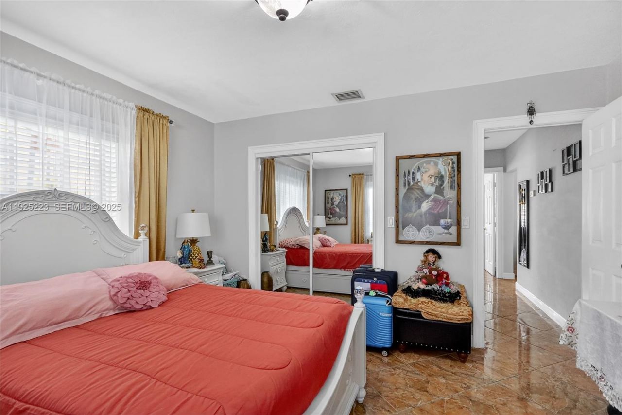 341 S Biscayne River Dr, Miami, FL 33169 Photo