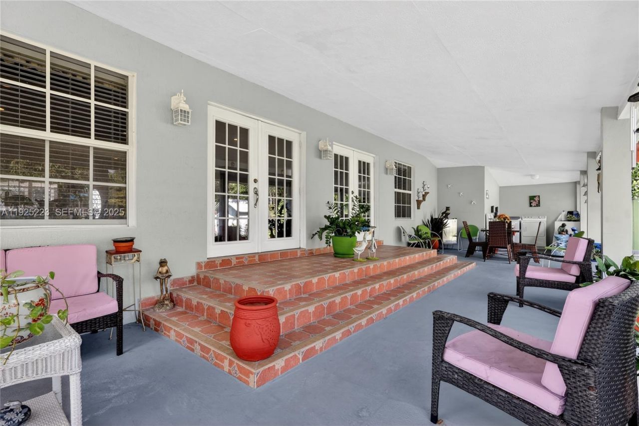 341 S Biscayne River Dr, Miami, FL 33169 Photo