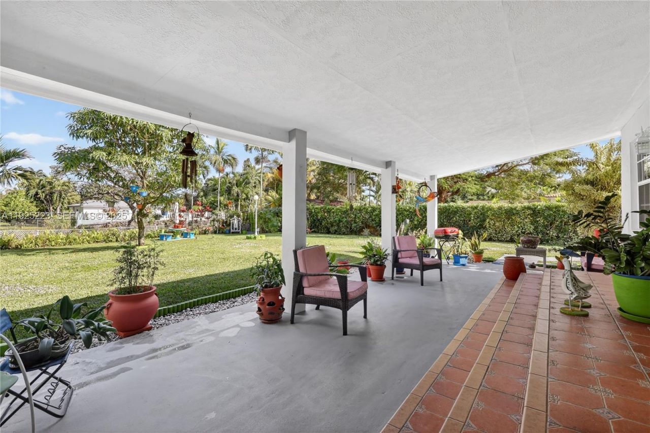 341 S Biscayne River Dr, Miami, FL 33169 Photo