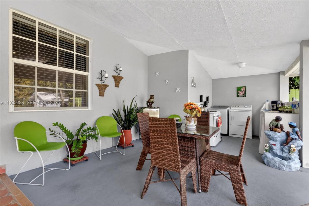 341 S Biscayne River Dr, Miami, FL 33169 Photo