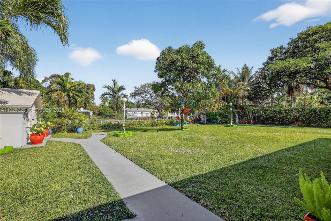 341 S Biscayne River Dr, Miami, FL 33169 Photo