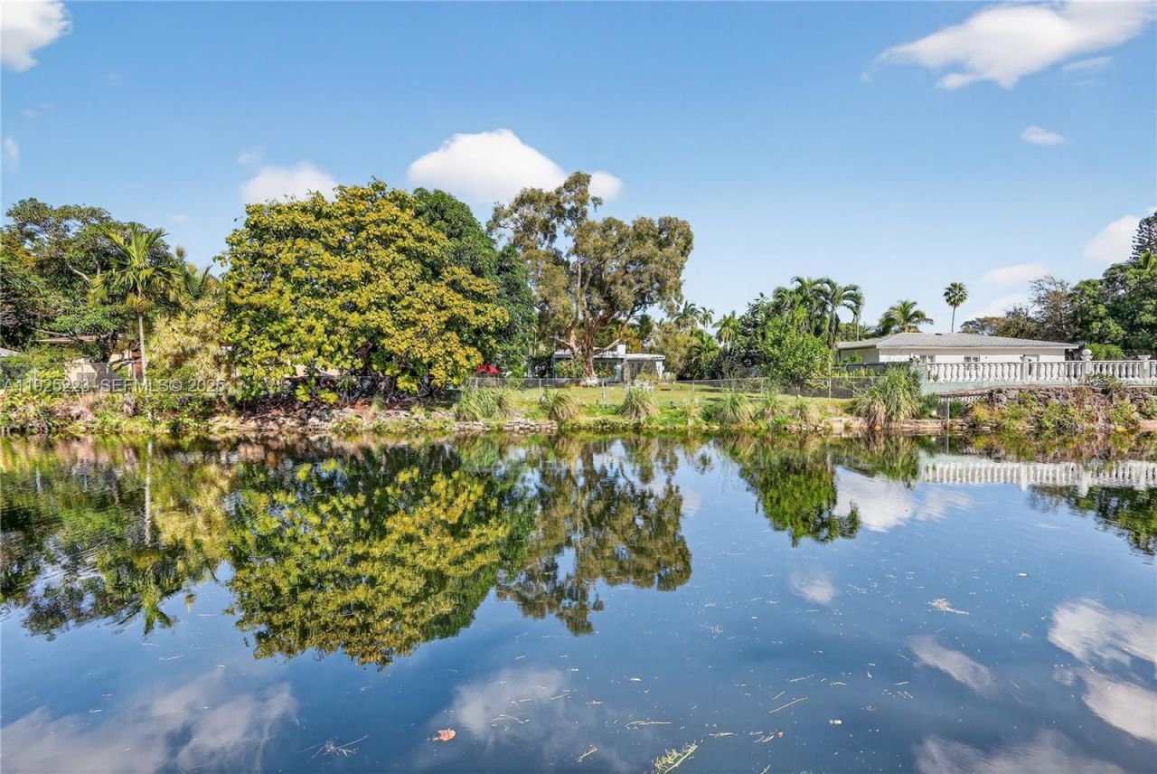 341 S Biscayne River Dr, Miami, FL 33169 Photo