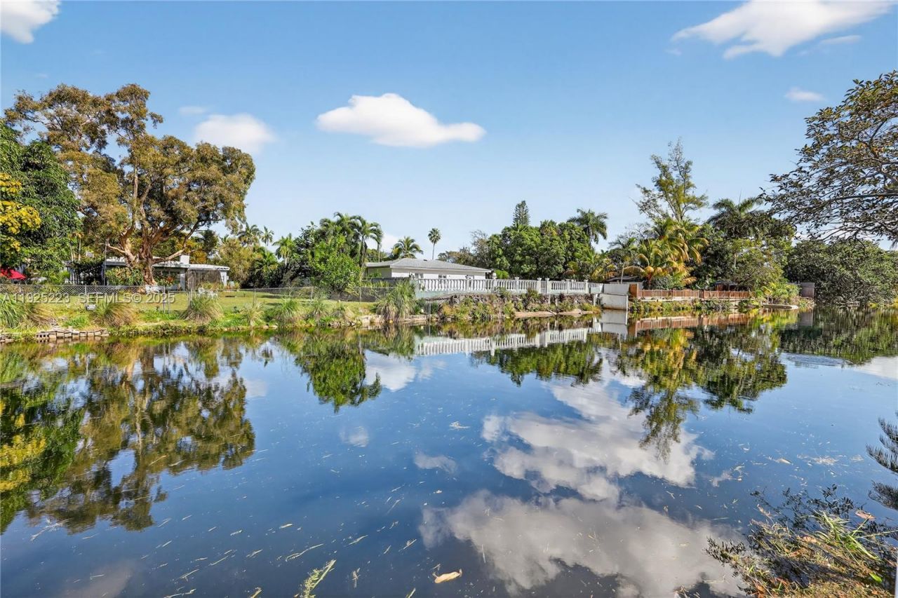 341 S Biscayne River Dr, Miami, FL 33169 Photo