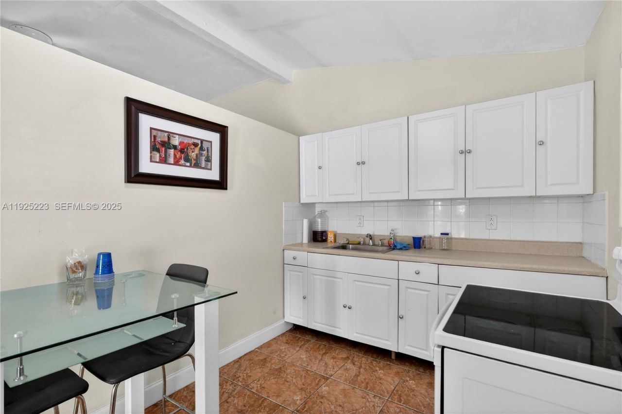 341 S Biscayne River Dr, Miami, FL 33169 Photo