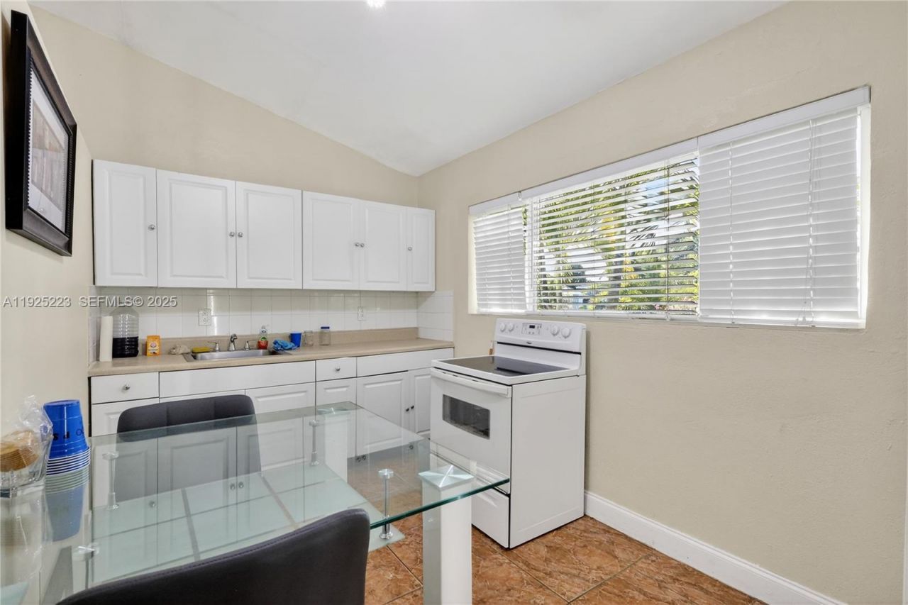 341 S Biscayne River Dr, Miami, FL 33169 Photo