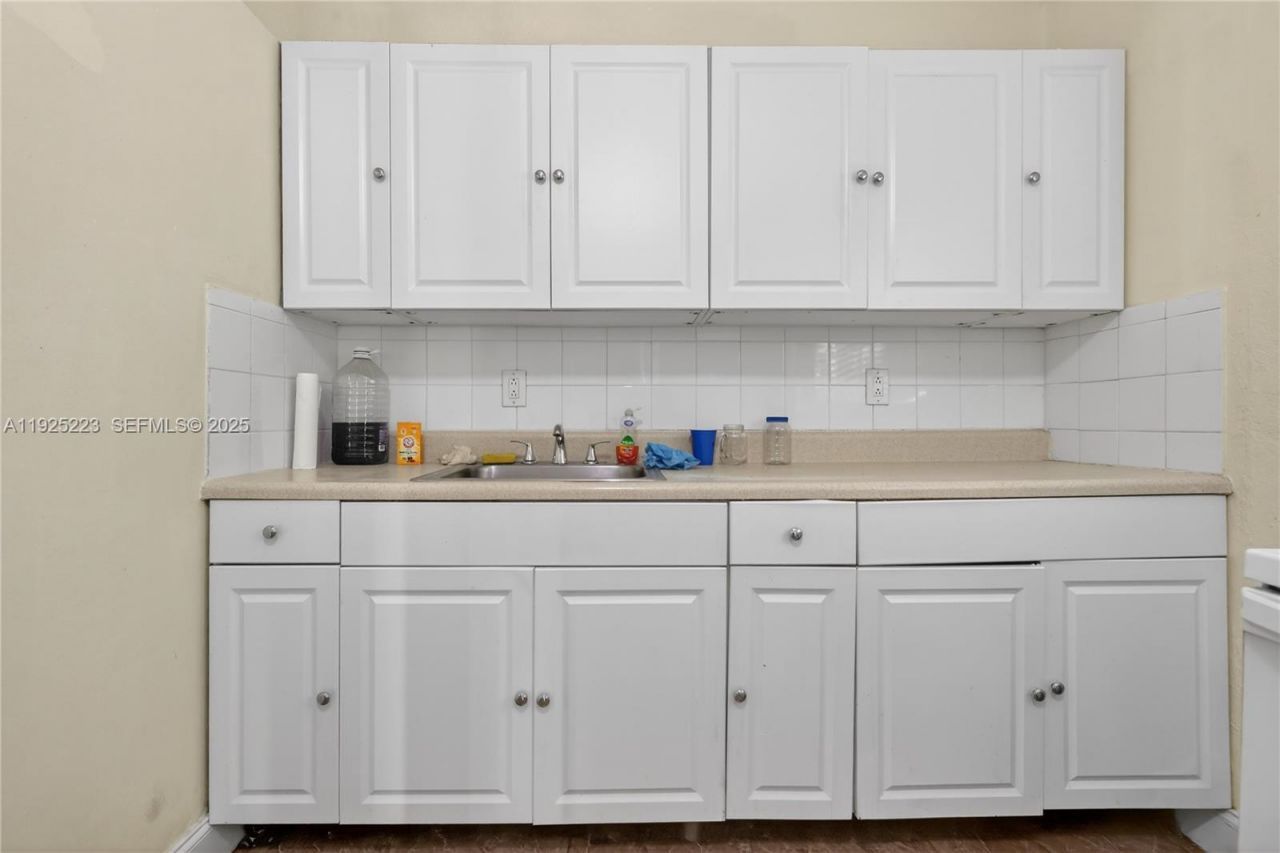 341 S Biscayne River Dr, Miami, FL 33169 Photo