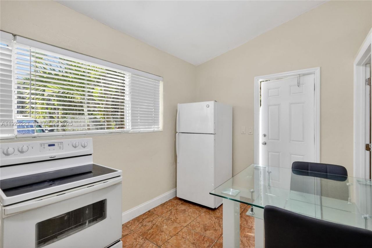 341 S Biscayne River Dr, Miami, FL 33169 Photo