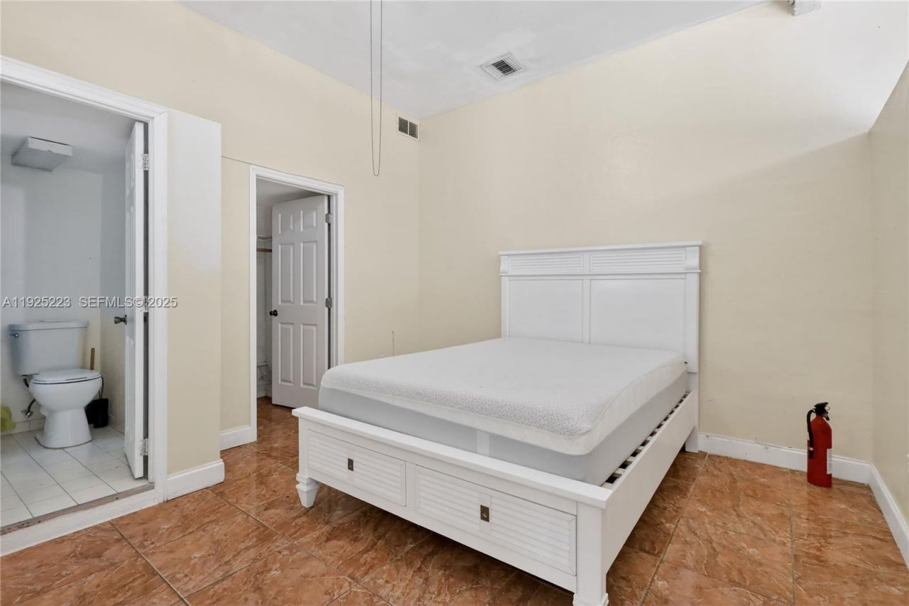 341 S Biscayne River Dr, Miami, FL 33169 Photo