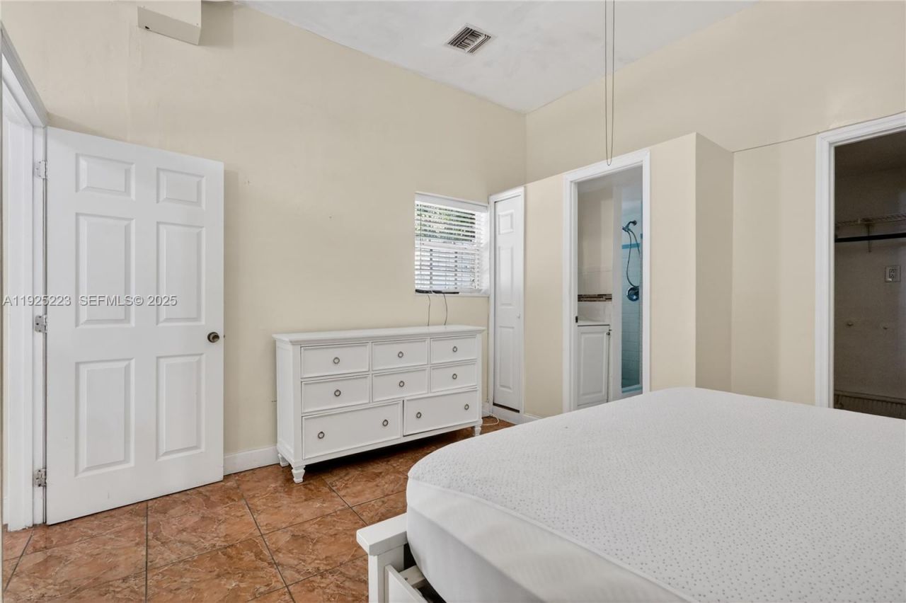 341 S Biscayne River Dr, Miami, FL 33169 Photo