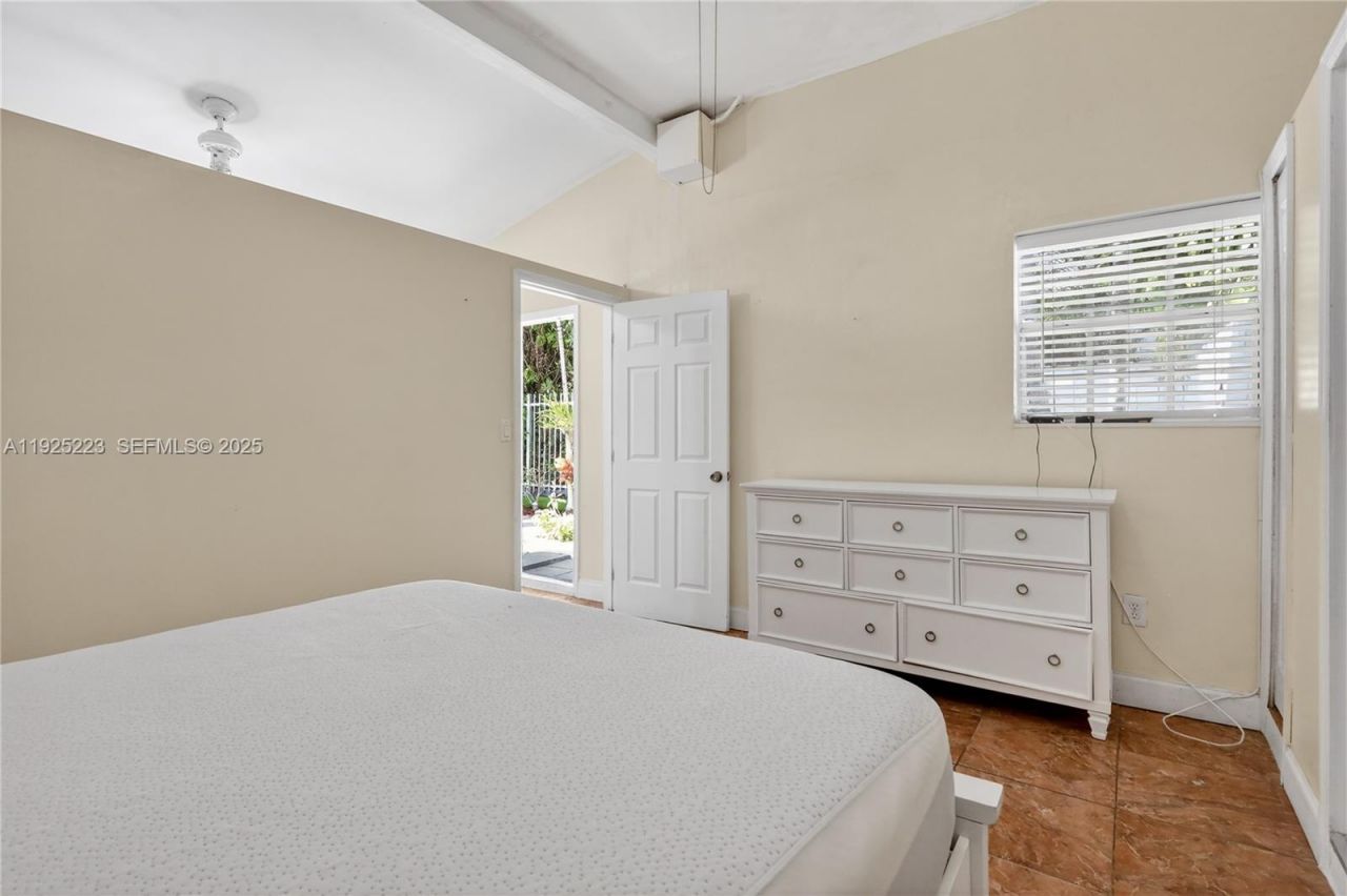 341 S Biscayne River Dr, Miami, FL 33169 Photo