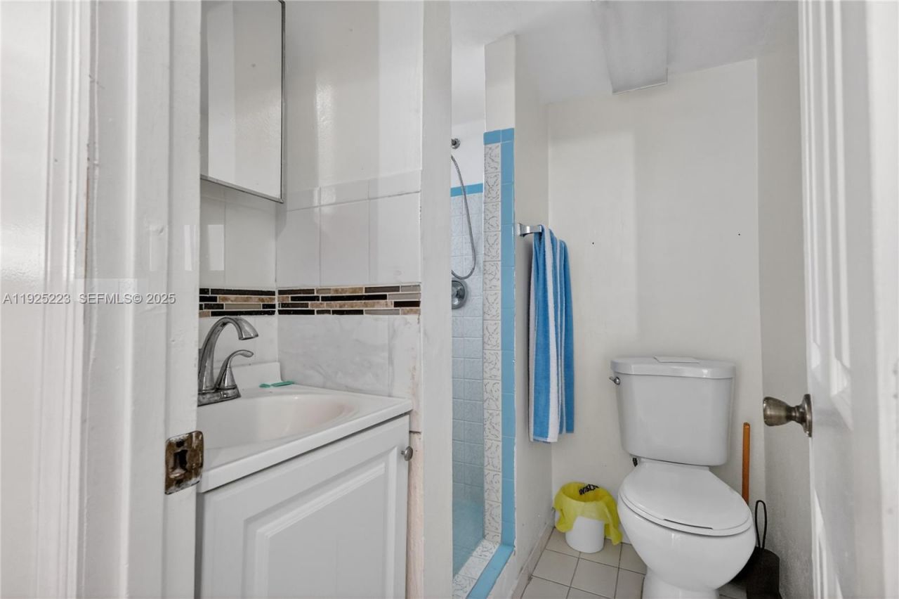 341 S Biscayne River Dr, Miami, FL 33169 Photo