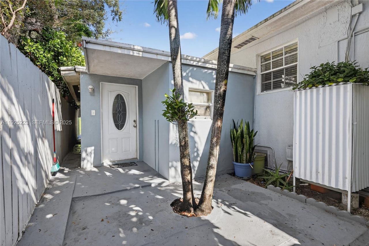 341 S Biscayne River Dr, Miami, FL 33169 Photo