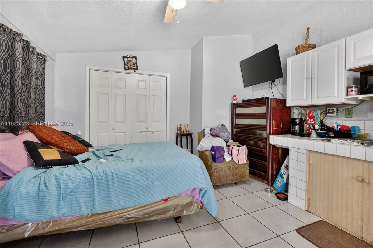 341 S Biscayne River Dr, Miami, FL 33169 Photo