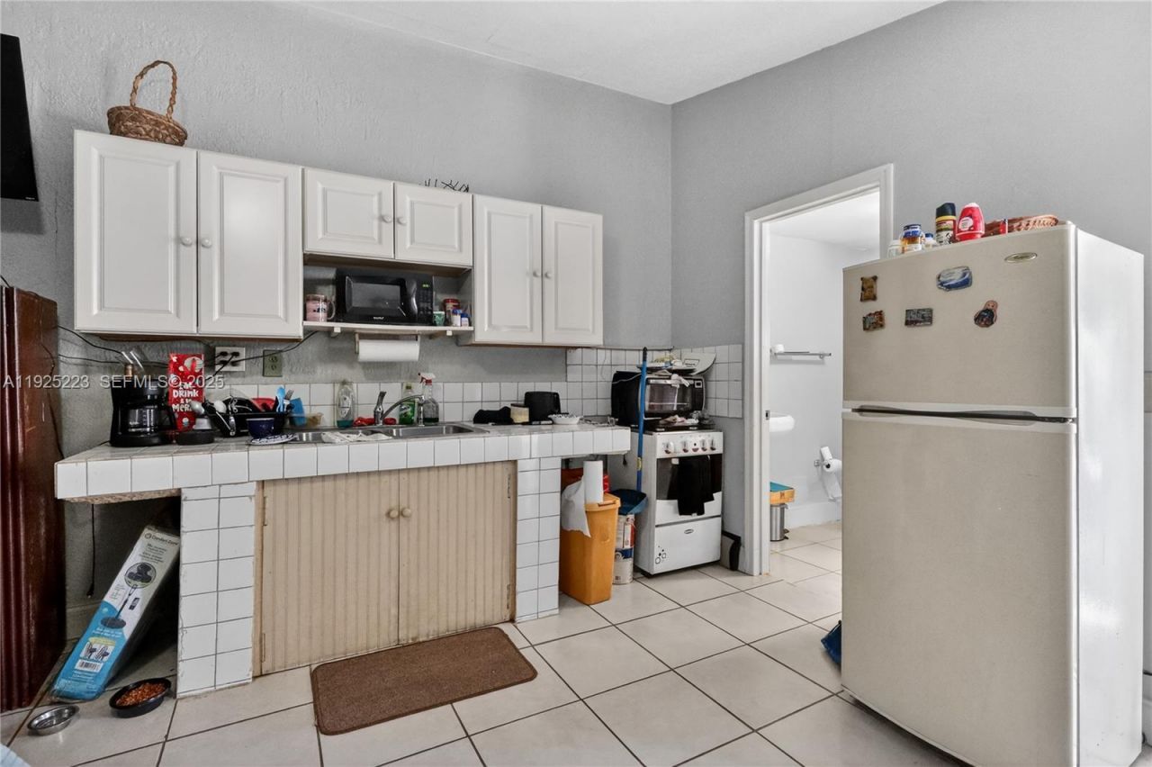 341 S Biscayne River Dr, Miami, FL 33169 Photo