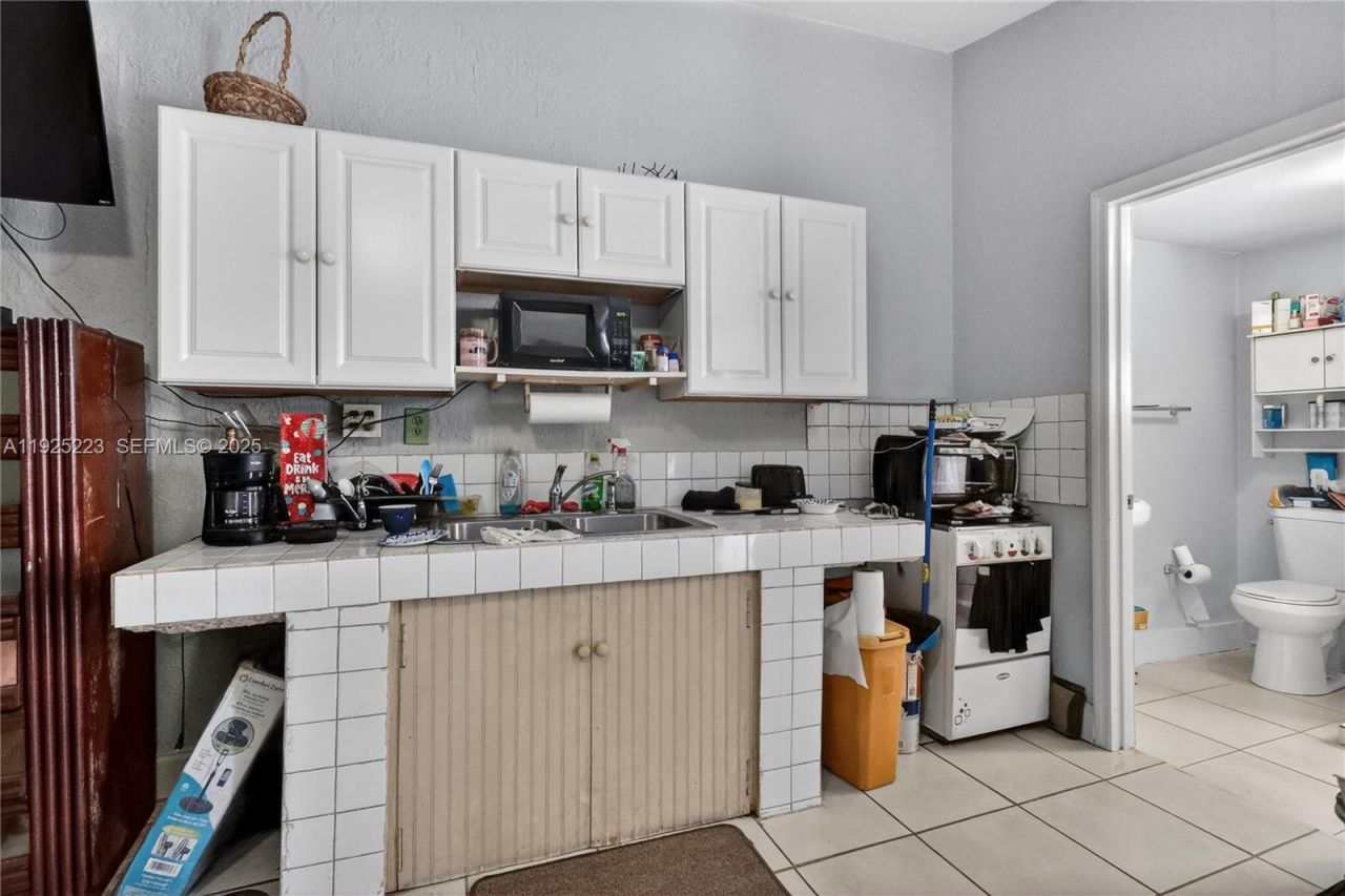 341 S Biscayne River Dr, Miami, FL 33169 Photo