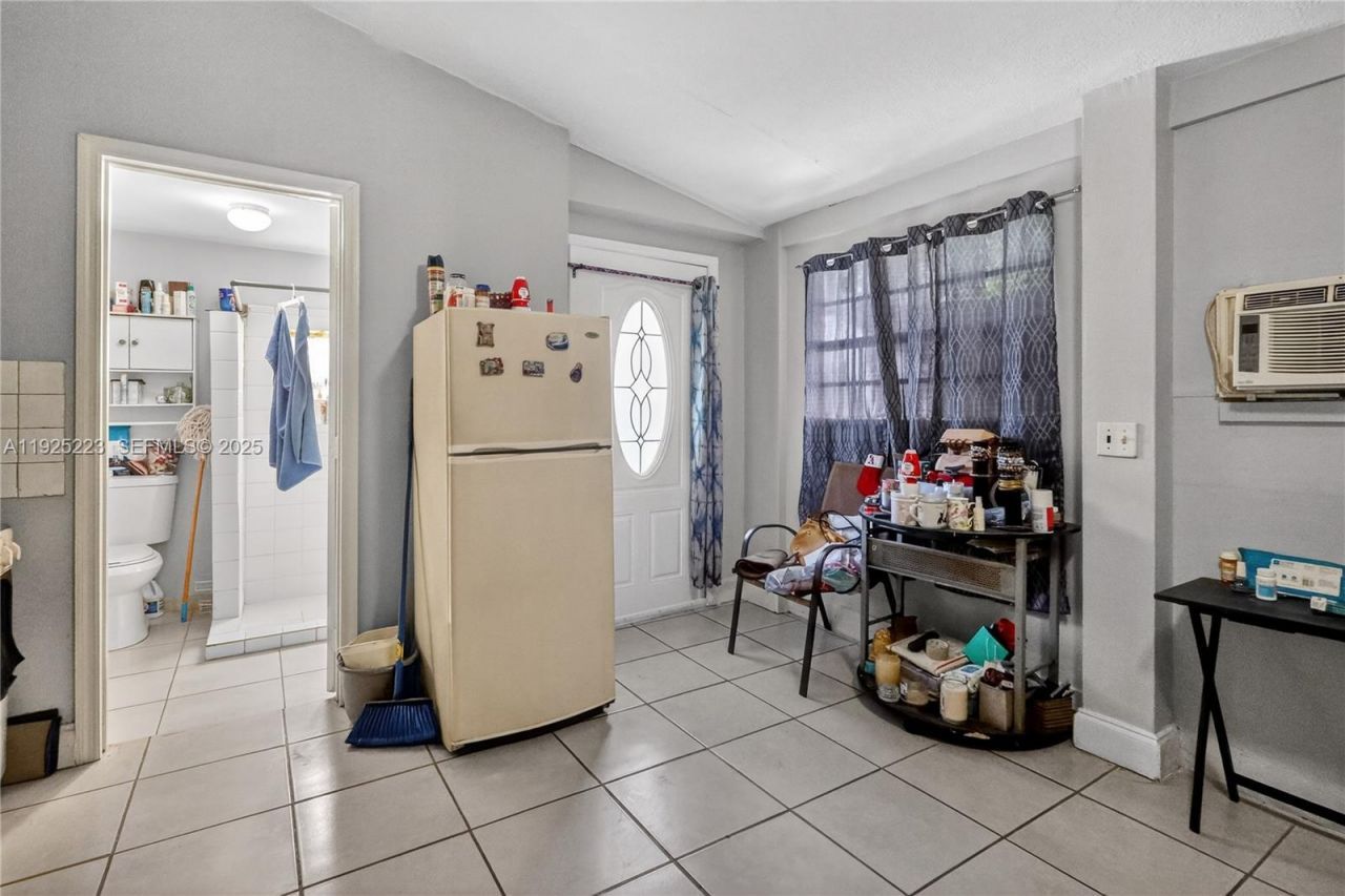 341 S Biscayne River Dr, Miami, FL 33169 Photo