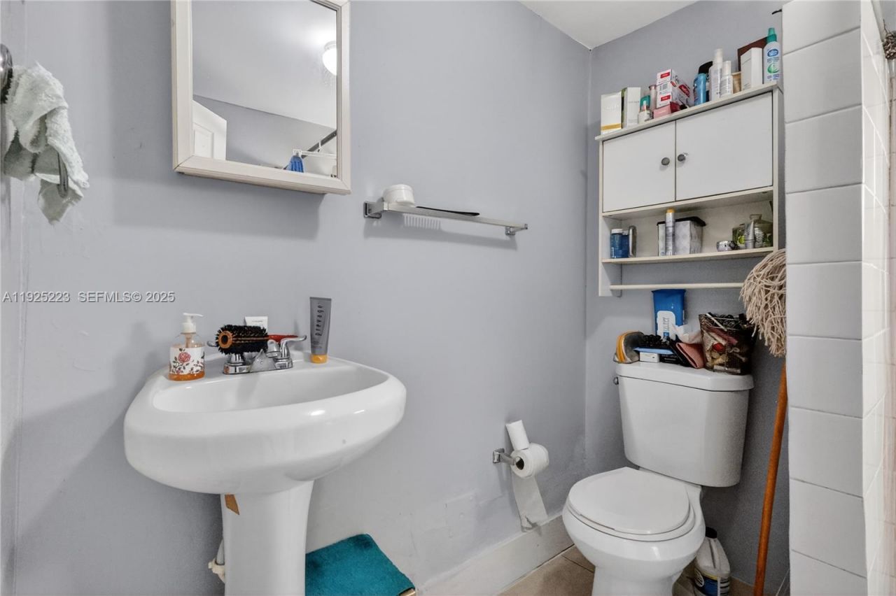 341 S Biscayne River Dr, Miami, FL 33169 Photo