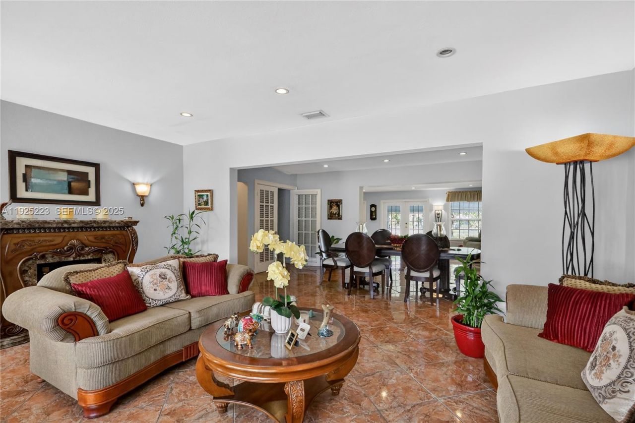 341 S Biscayne River Dr, Miami, FL 33169 Photo