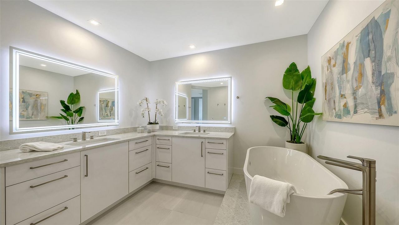 415 L Ambiance Drive, Unit E507, Longboat Key, FL 34228 Photo