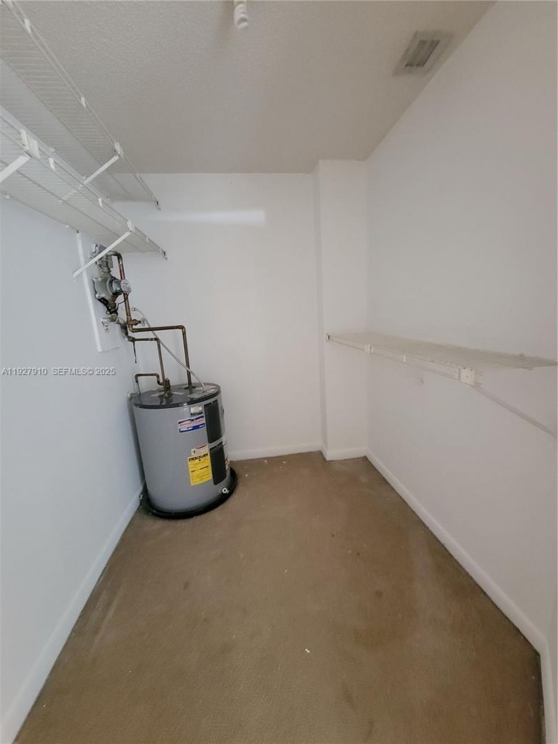 8290 Lake Dr, Unit 219, Doral, FL 33166 Photo