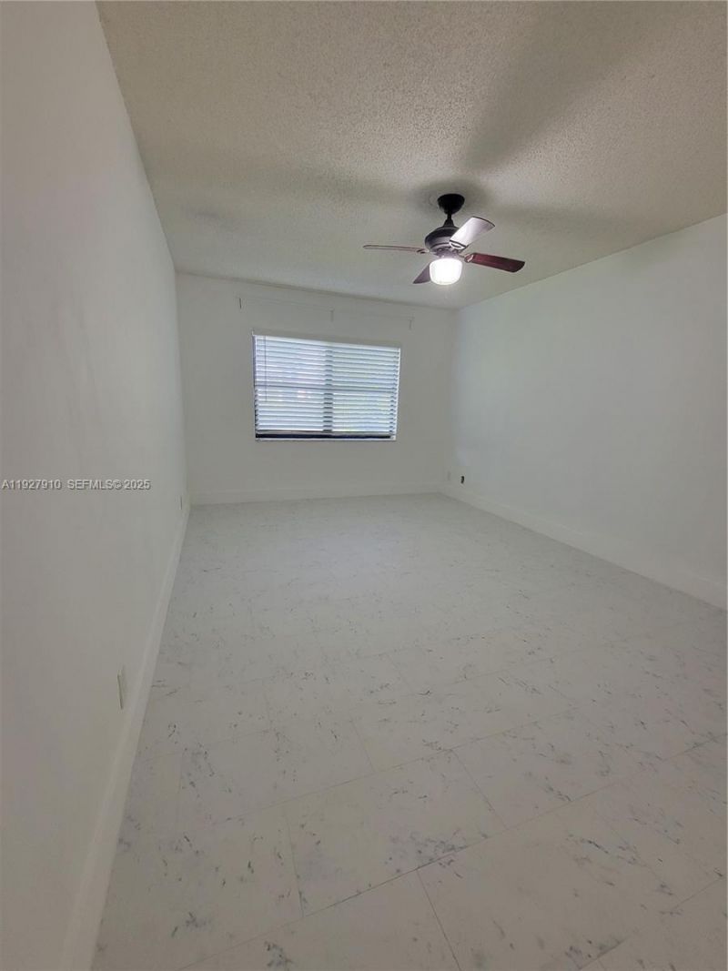 8290 Lake Dr, Unit 219, Doral, FL 33166 Photo
